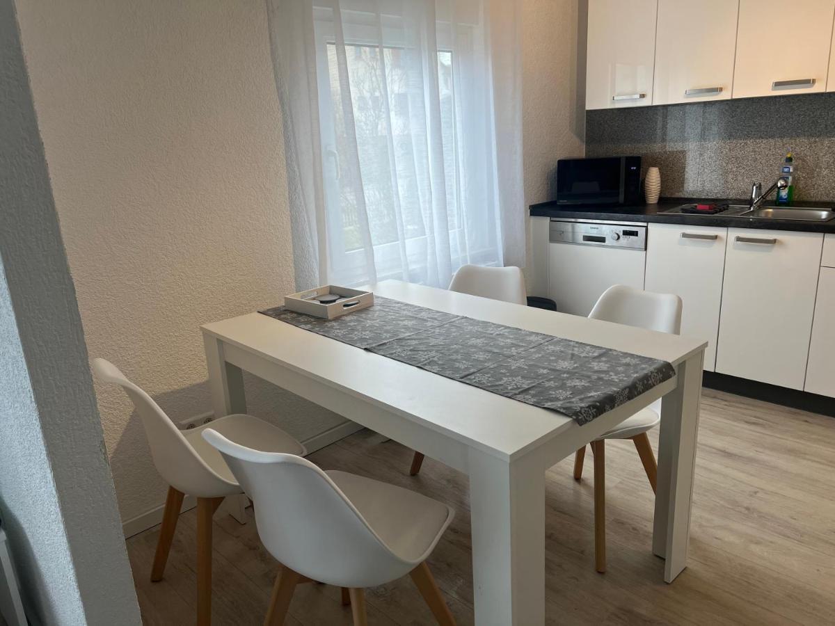 Moderne Helle 2,5 Zimmer Wohnung Mit Grossem Bad Und Kueche In Trossingen Exterior photo