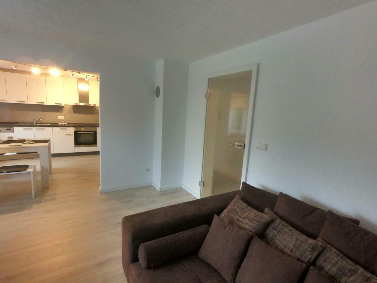 Moderne Helle 2,5 Zimmer Wohnung Mit Grossem Bad Und Kueche In Trossingen Exterior photo