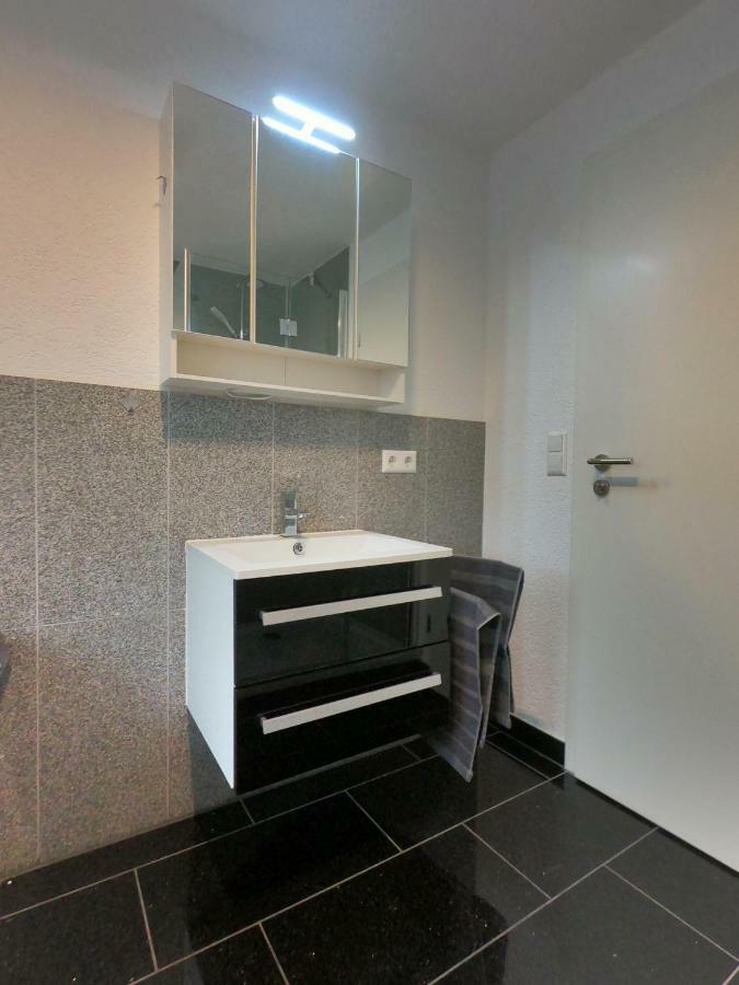 Moderne Helle 2,5 Zimmer Wohnung Mit Grossem Bad Und Kueche In Trossingen Exterior photo